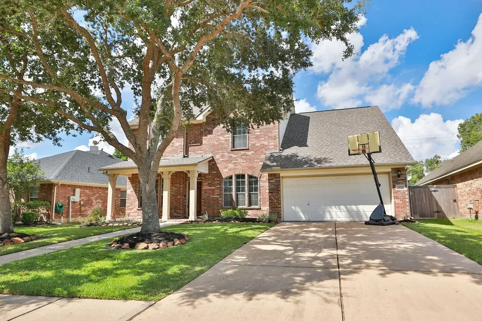 4 Bed 2 Bath Established Contemporary Home in League City, TX - 4