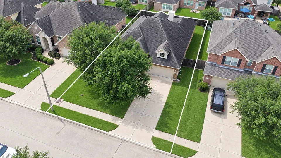 4 Bed 2 Bath Established Contemporary Home in League City, TX - 2