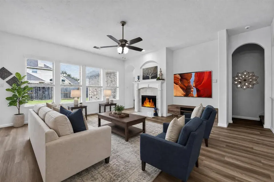 4 Bed 2 Bath Established Contemporary Home in League City, TX - 5