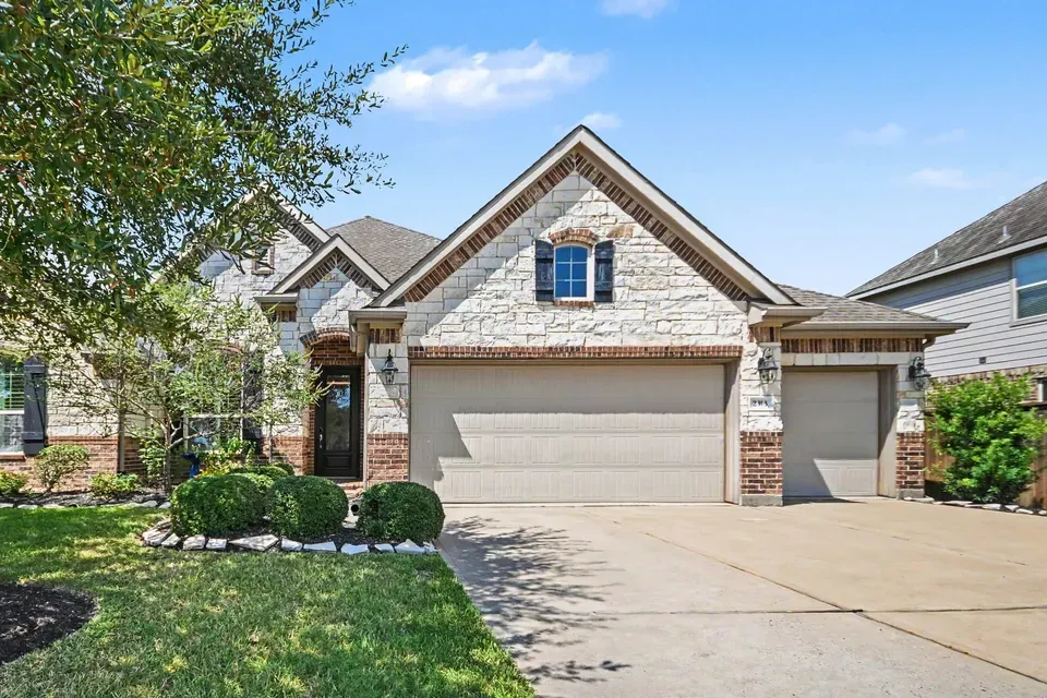 4 Bed 2 Bath Established Contemporary Home in League City, TX - 1