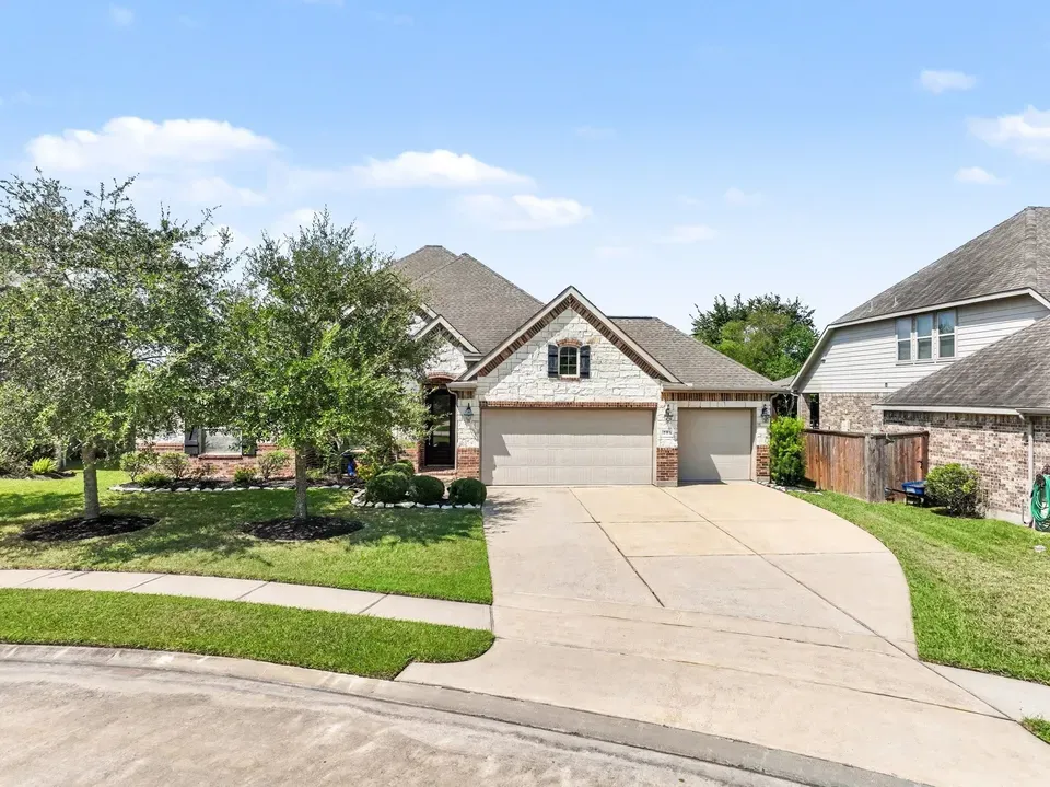 4 Bed 2 Bath Established Contemporary Home in League City, TX - 2