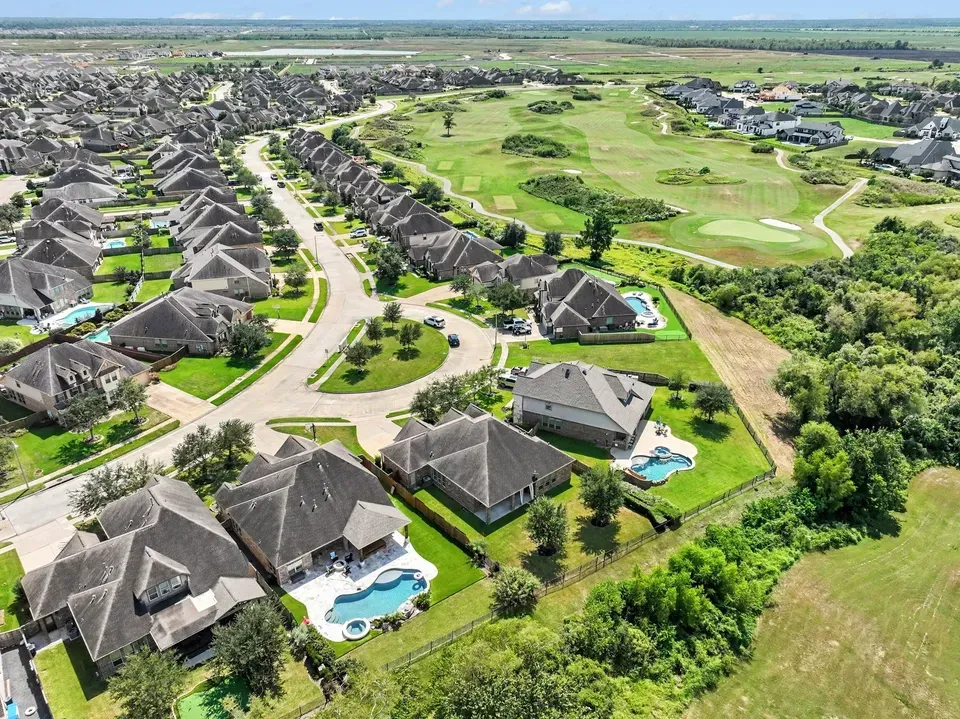 4 Bed 2 Bath Established Contemporary Home in League City, TX - 3