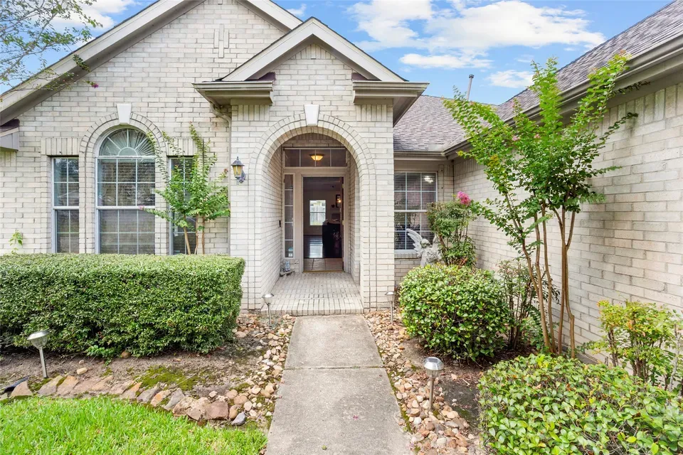 4 Bed 2 Bath Established Contemporary Home in League City, TX - 1