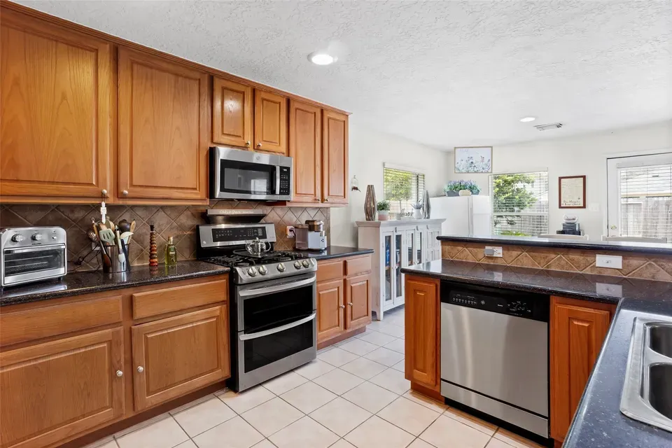 4 Bed 2 Bath Established Contemporary Home in League City, TX - 5