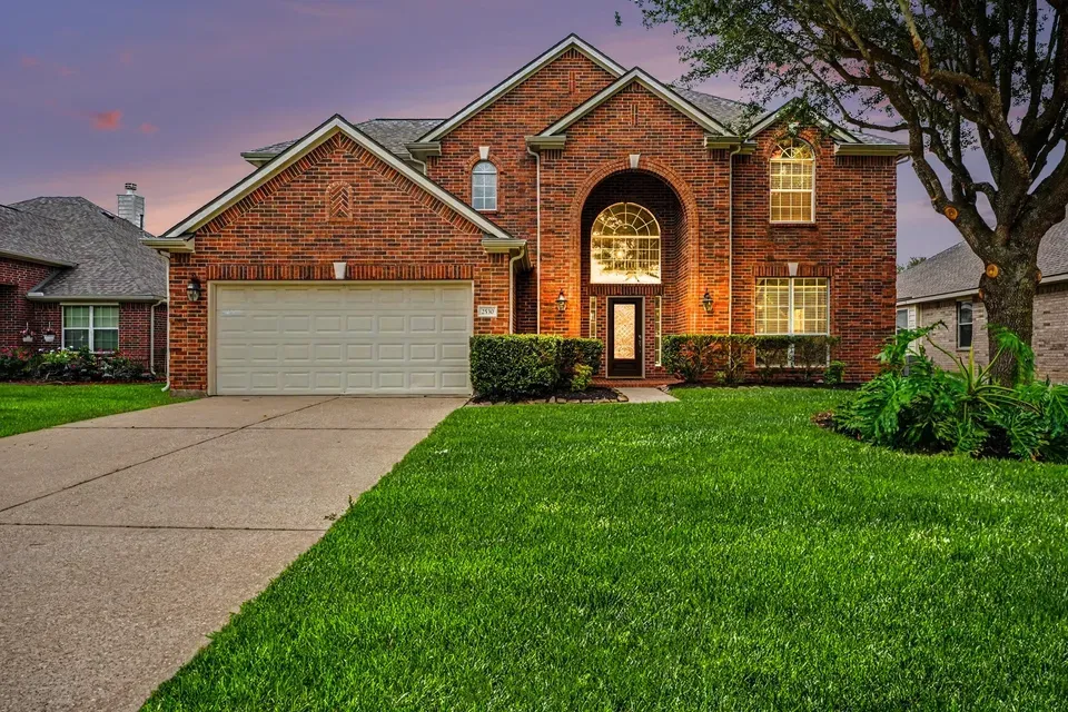 4 Bed 2 Bath Established Contemporary Home in League City, TX - 1