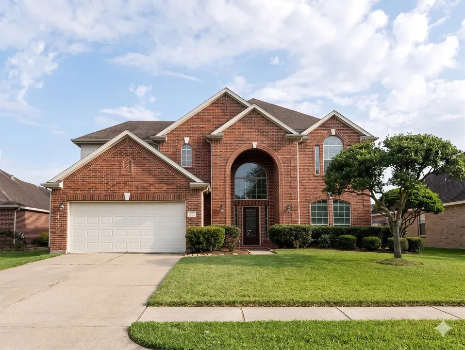 4 Bed 2 Bath Established Contemporary Home in League City, TX - 2