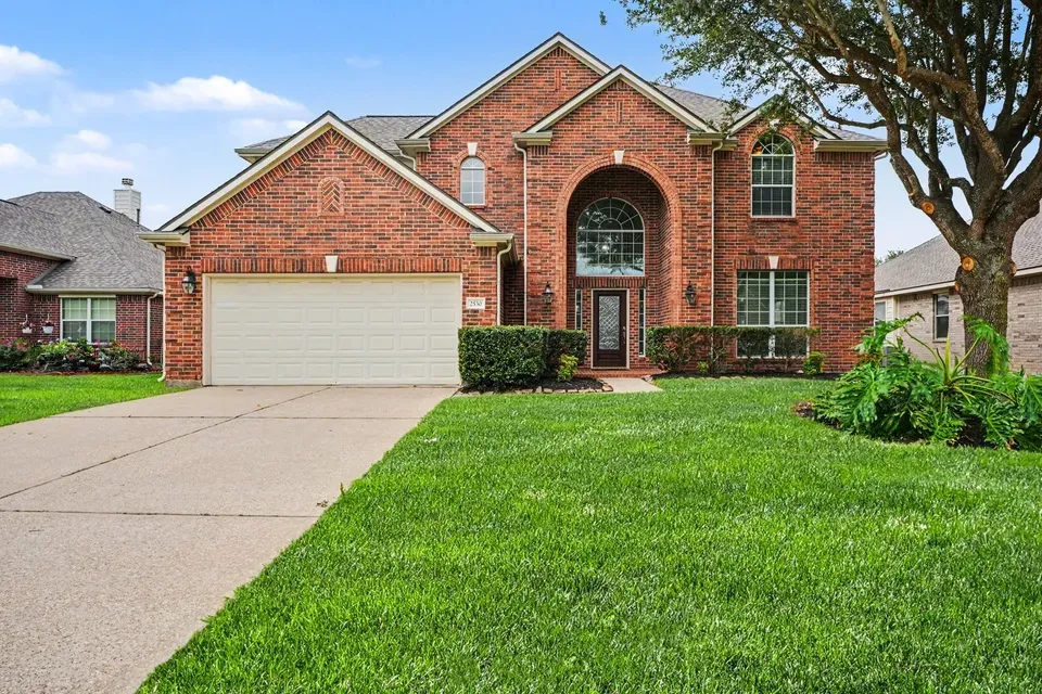 4 Bed 2 Bath Established Contemporary Home in League City, TX - 3