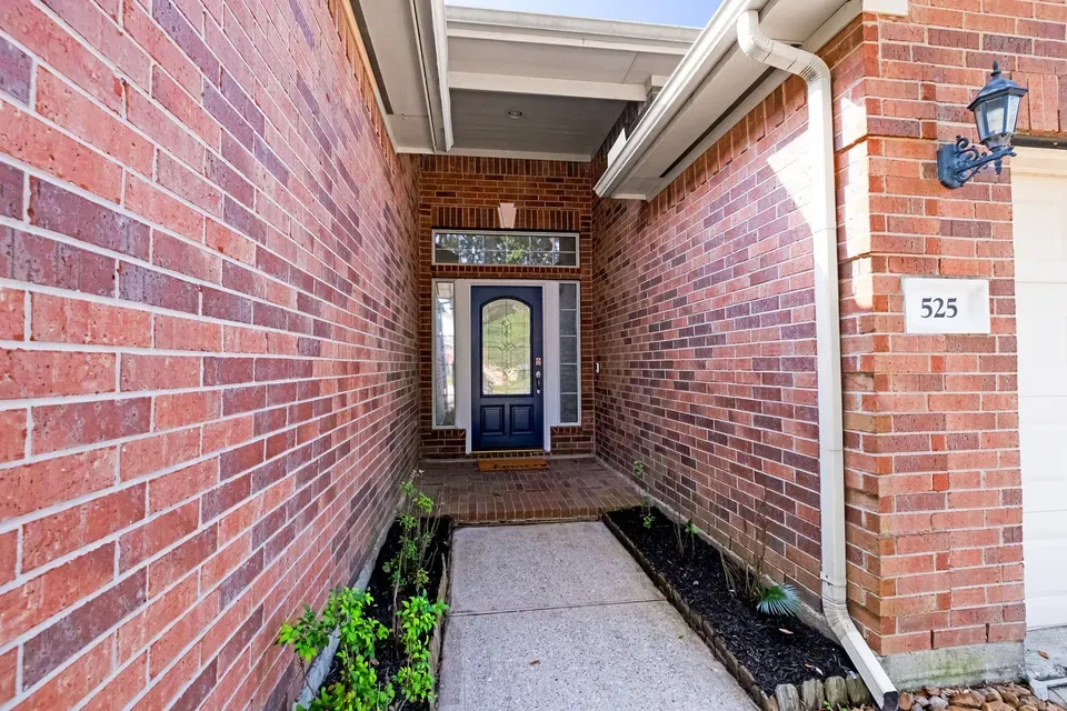 4 Bed 2 Bath Established Contemporary Home in League City, TX - 3