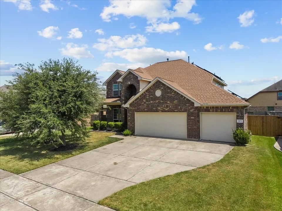 4 Bed 2 Bath Established Contemporary Home in League City, TX