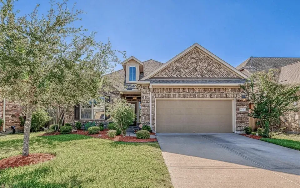 4 Bed 2 Bath Established Contemporary Home in League City, TX
