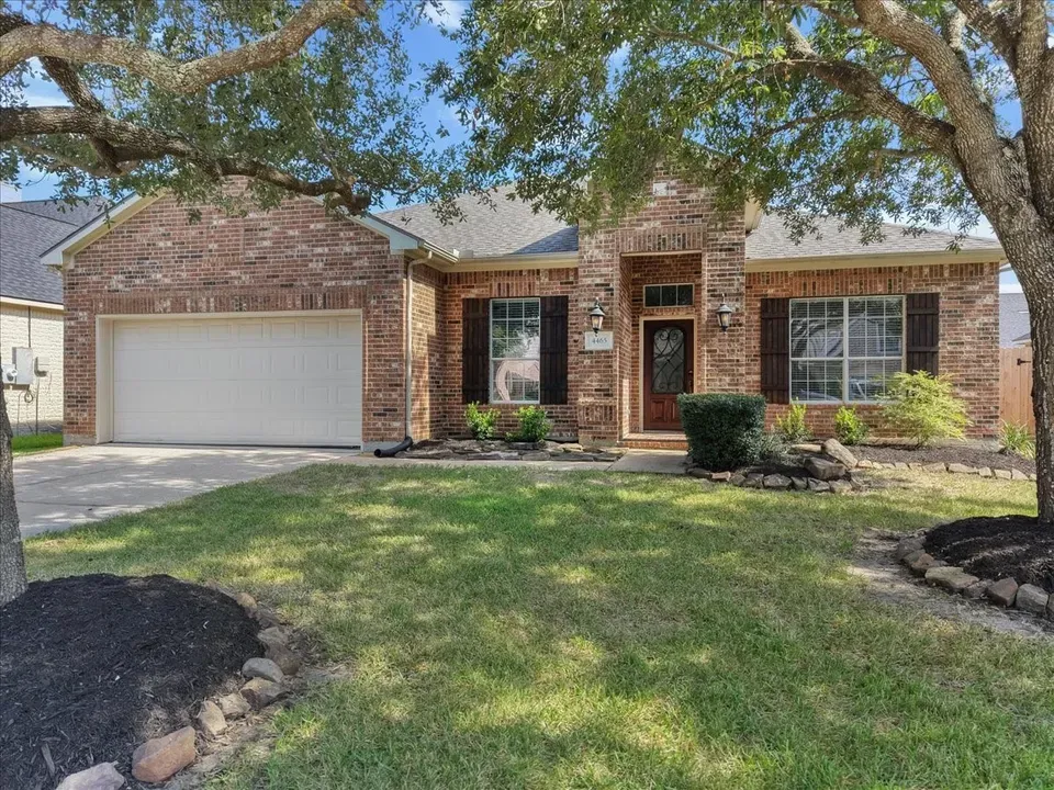 4 Bed 2 Bath Established Contemporary Home in League City, TX