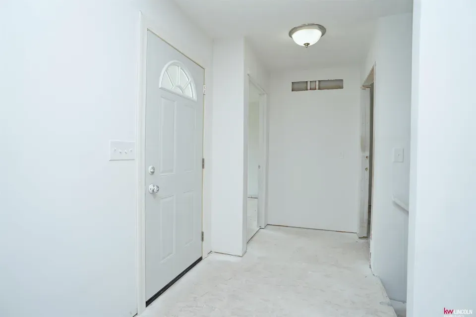 4 Bed 2 Bath Established Contemporary Home in Lincoln, NE - 2