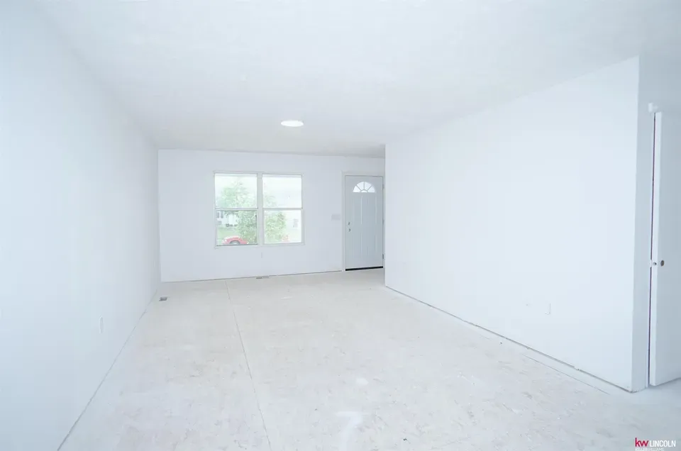 4 Bed 2 Bath Established Contemporary Home in Lincoln, NE - 3