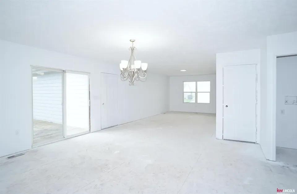 4 Bed 2 Bath Established Contemporary Home in Lincoln, NE - 4