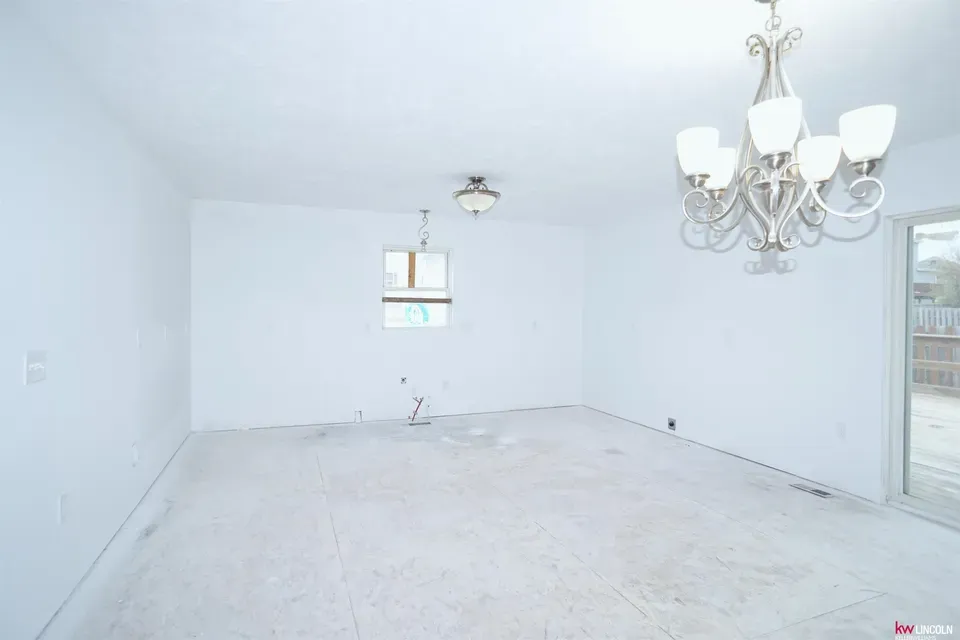 4 Bed 2 Bath Established Contemporary Home in Lincoln, NE - 5