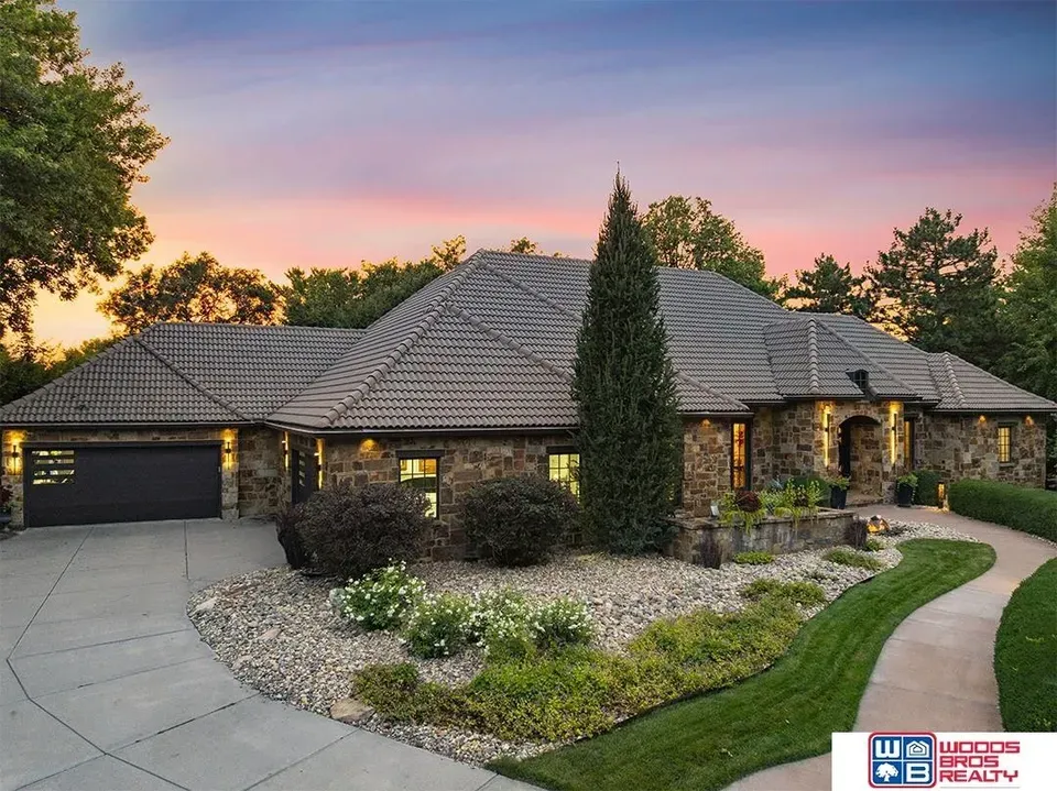 4 Bed 2 Bath Established Contemporary Home in Lincoln, NE - 1