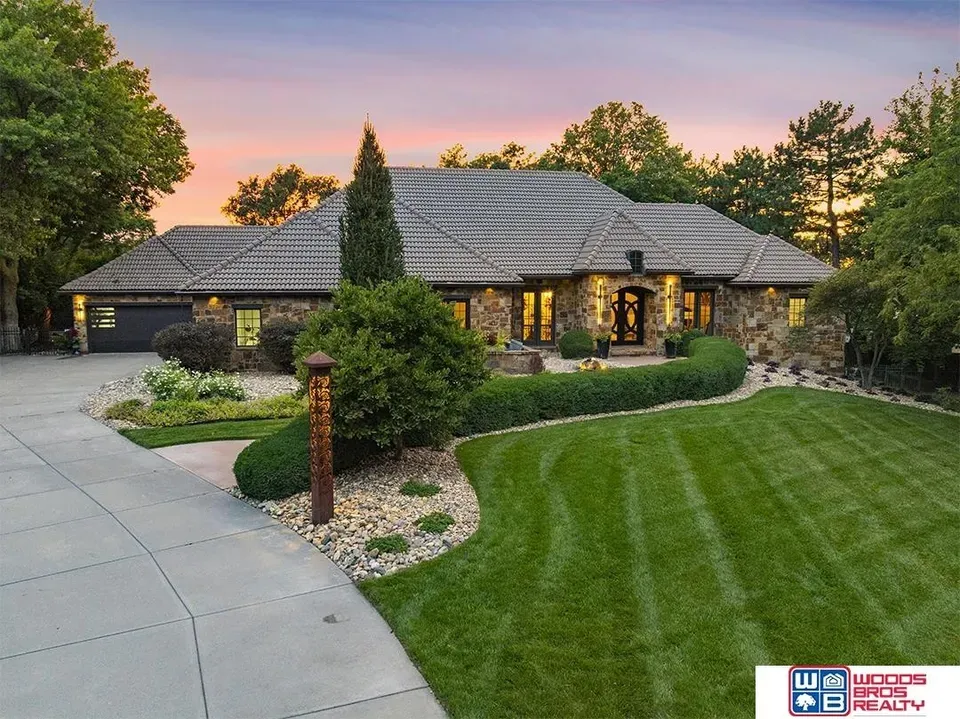 4 Bed 2 Bath Established Contemporary Home in Lincoln, NE - 2