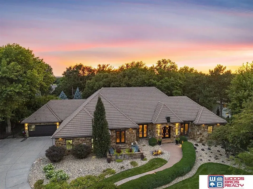4 Bed 2 Bath Established Contemporary Home in Lincoln, NE - 3