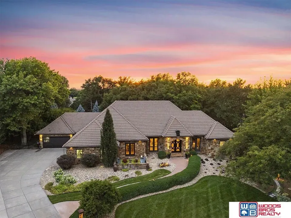 4 Bed 2 Bath Established Contemporary Home in Lincoln, NE - 4
