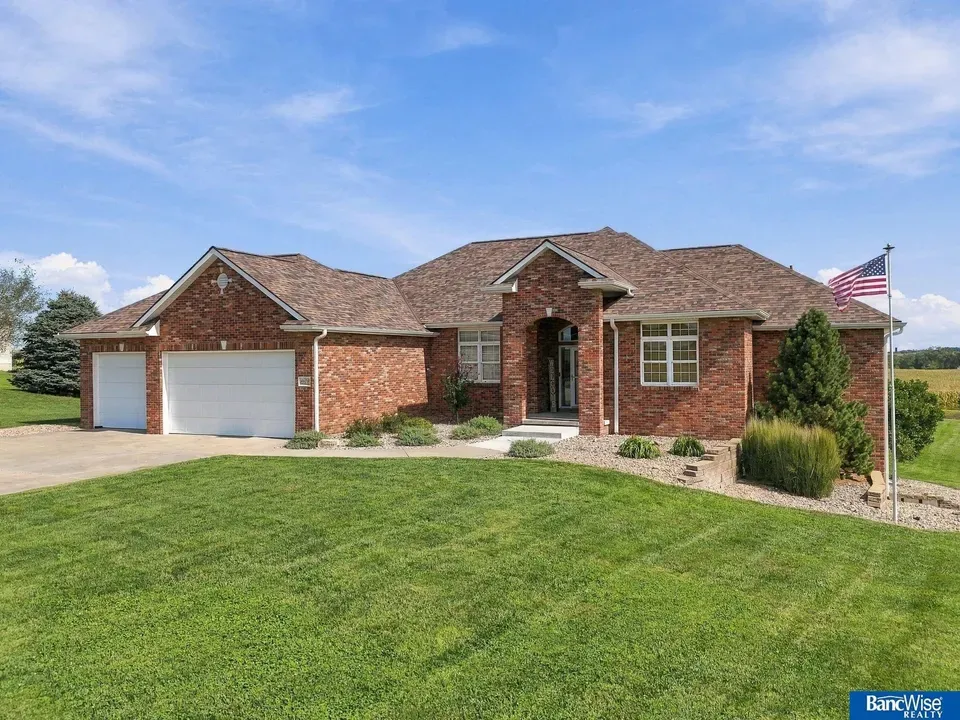 4 Bed 2 Bath Established Contemporary Home in Lincoln, NE - 1