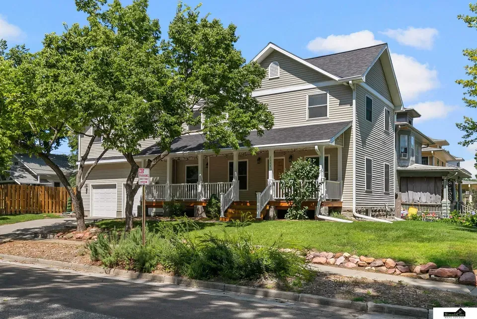 4 Bed 2 Bath Established Contemporary Home in Lincoln, NE - 1