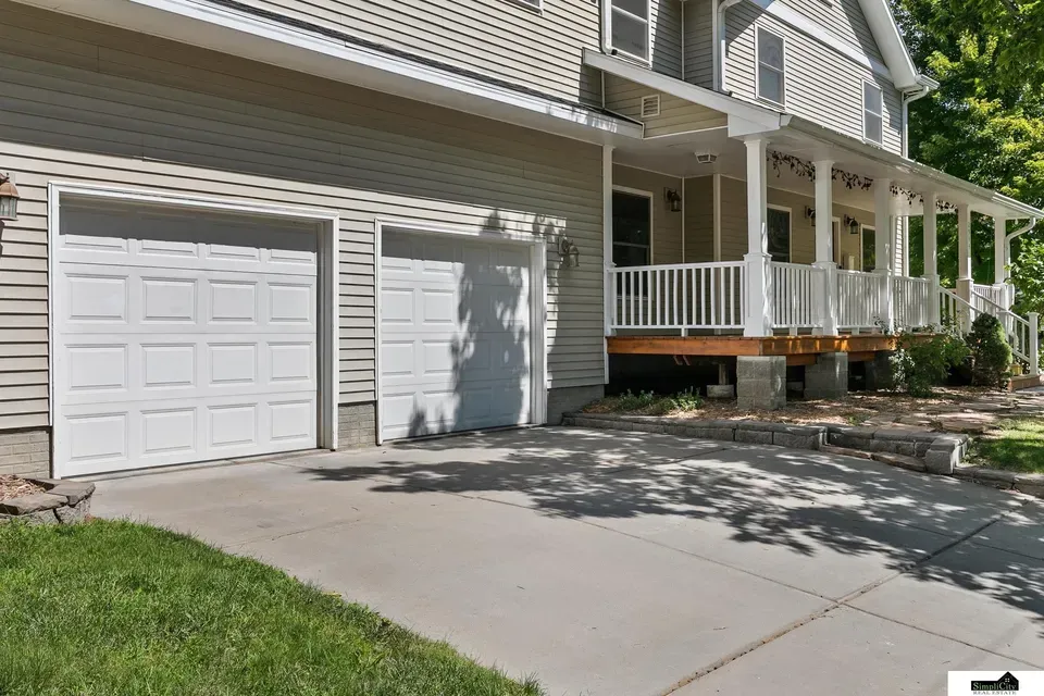 4 Bed 2 Bath Established Contemporary Home in Lincoln, NE - 3