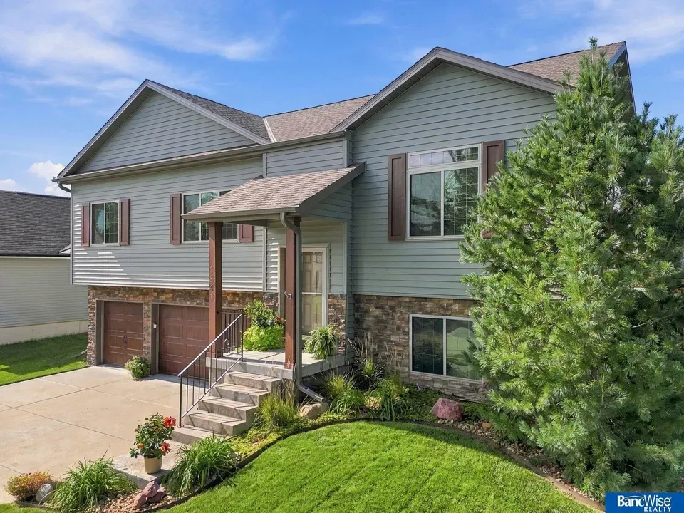 4 Bed 2 Bath Established Contemporary Home in Lincoln, NE - 3