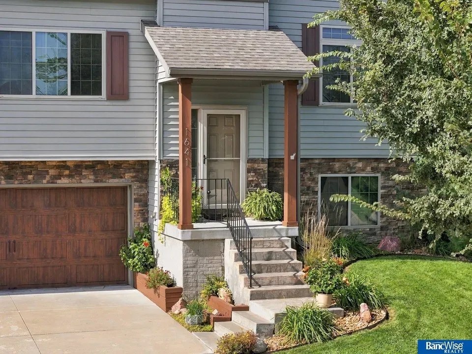 4 Bed 2 Bath Established Contemporary Home in Lincoln, NE - 4