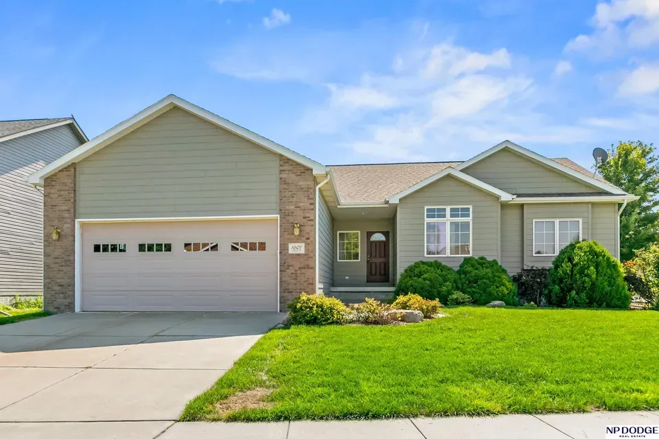 4 Bed 2 Bath Established Contemporary Home in Lincoln, NE - 1