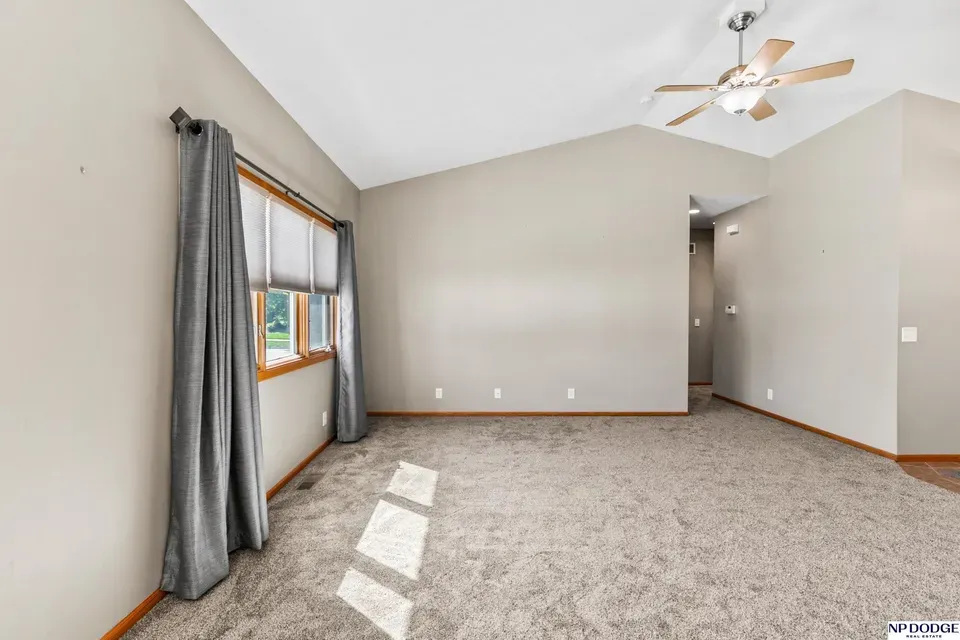 4 Bed 2 Bath Established Contemporary Home in Lincoln, NE - 3