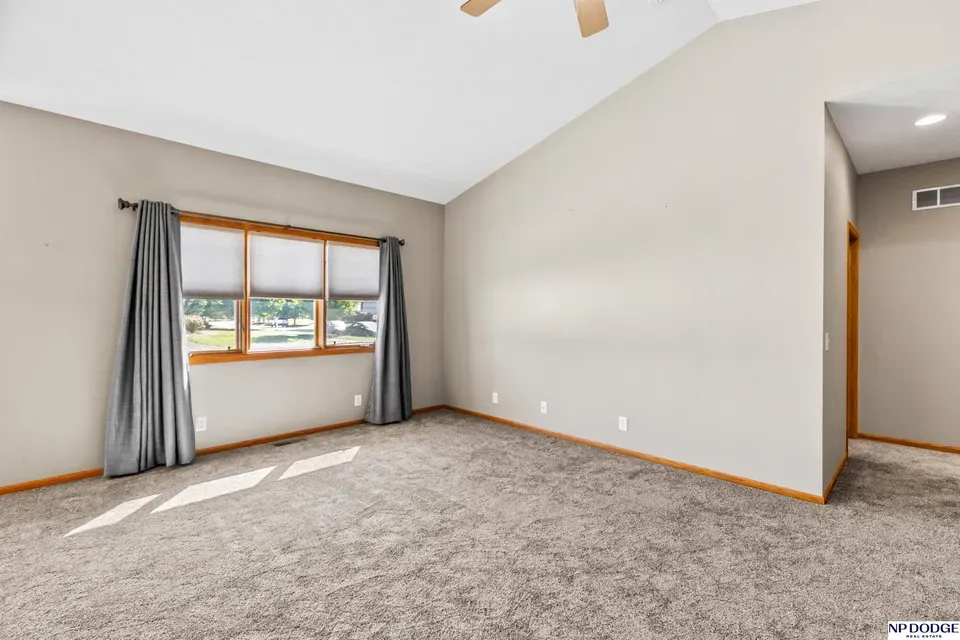 4 Bed 2 Bath Established Contemporary Home in Lincoln, NE - 4
