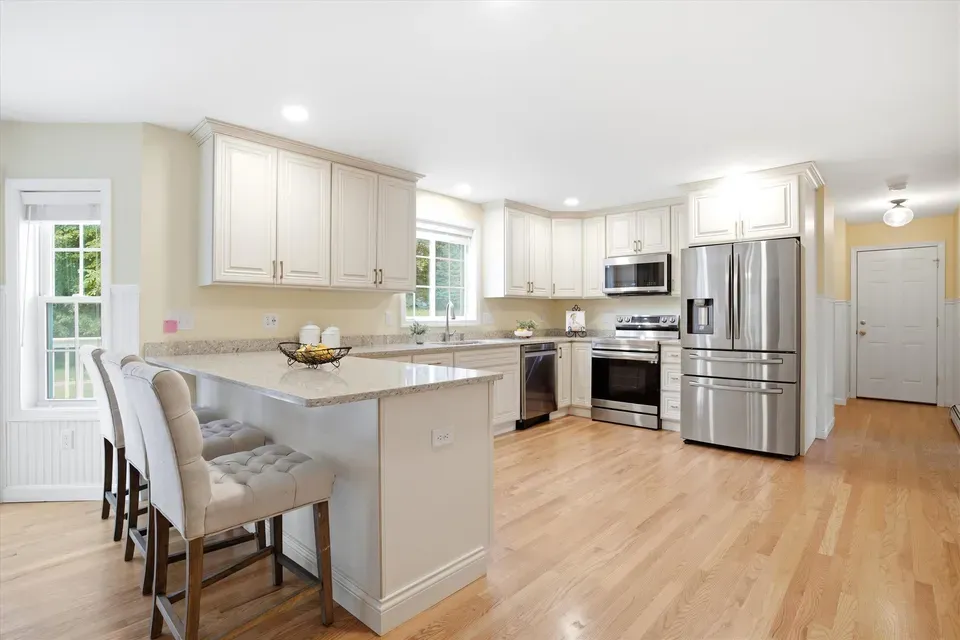 4 Bed 2 Bath Established Contemporary Home in Manchester, NH