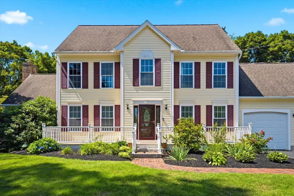 4 Bed 2 Bath Established Contemporary Home in Manchester, NH - 2