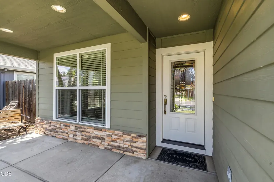 4 Bed 2 Bath Established Contemporary Home in Medford, OR - 4