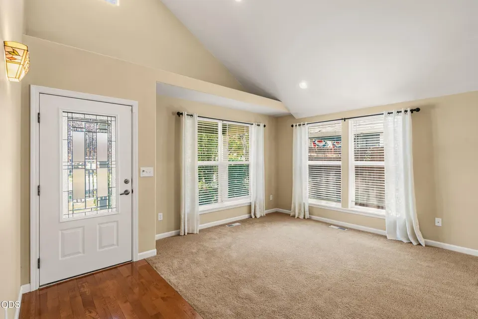 4 Bed 2 Bath Established Contemporary Home in Medford, OR - 5