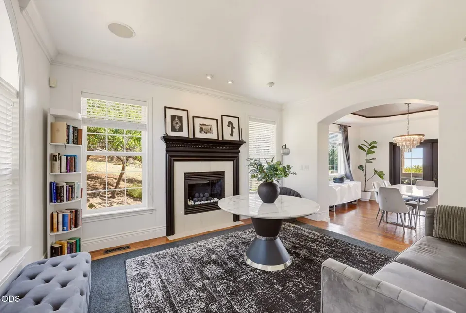 4 Bed 2 Bath Established Contemporary Home in Medford, OR - 3