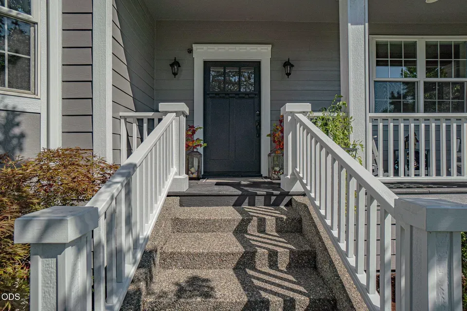 4 Bed 2 Bath Established Contemporary Home in Medford, OR - 4