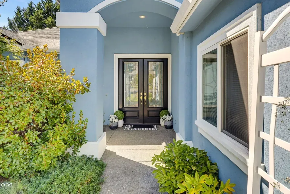 4 Bed 2 Bath Established Contemporary Home in Medford, OR - 3