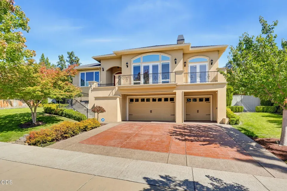 4 Bed 2 Bath Established Contemporary Home in Medford, OR - 4