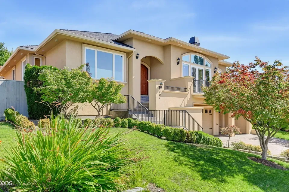 4 Bed 2 Bath Established Contemporary Home in Medford, OR - 5