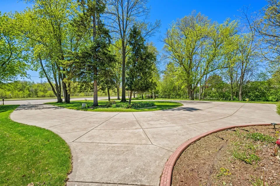 4 Bed 2 Bath Established Contemporary Home in Milwaukee, WI - 2