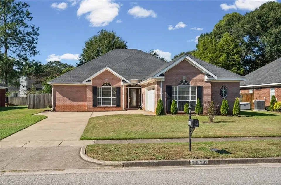 4 Bed 2 Bath Established Contemporary Home in Mobile, AL
