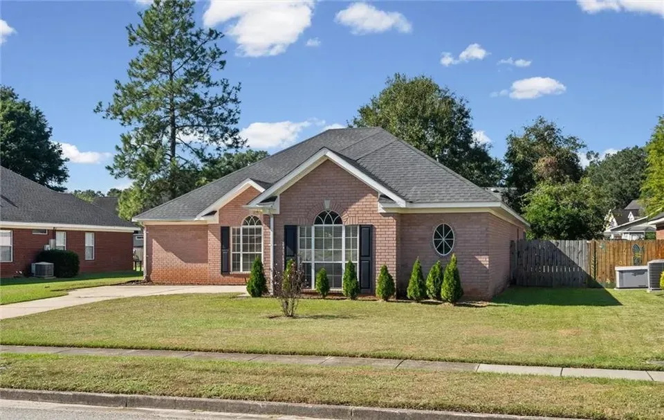 4 Bed 2 Bath Established Contemporary Home in Mobile, AL - 2