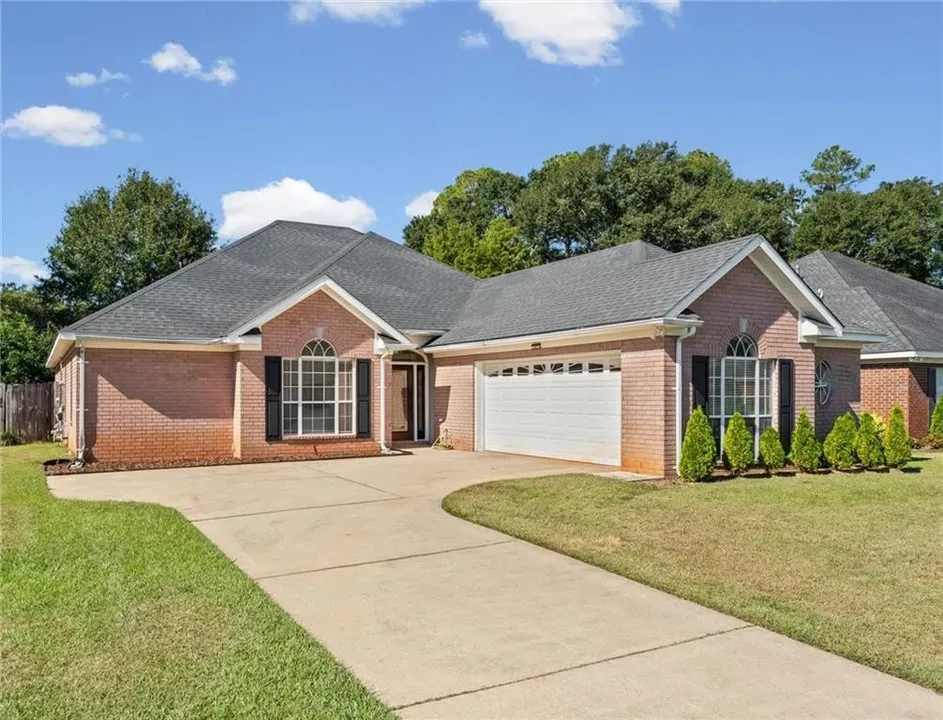 4 Bed 2 Bath Established Contemporary Home in Mobile, AL - 3