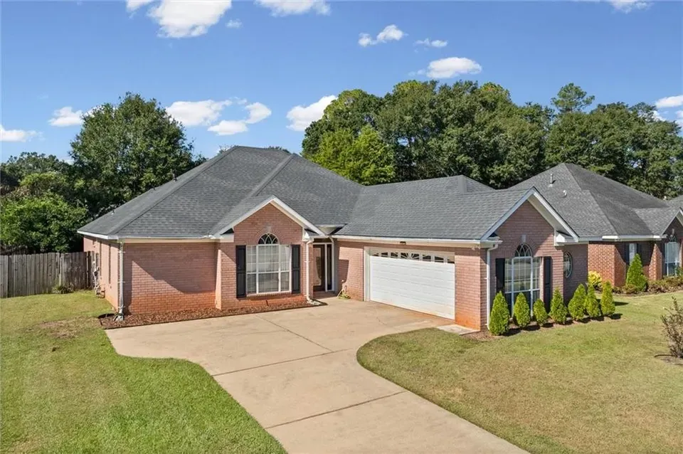 4 Bed 2 Bath Established Contemporary Home in Mobile, AL - 4