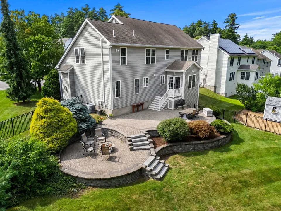 4 Bed 2 Bath Established Contemporary Home in Nashua, NH - 3