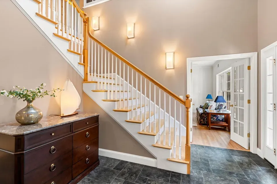 4 Bed 2 Bath Established Contemporary Home in Nashua, NH - 4