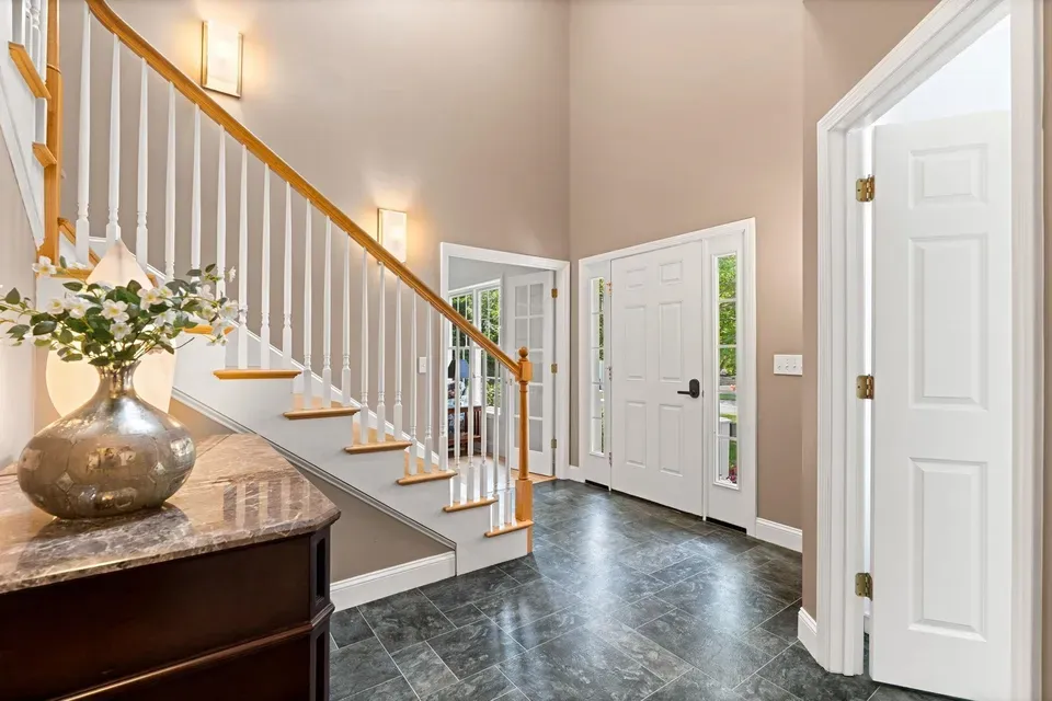 4 Bed 2 Bath Established Contemporary Home in Nashua, NH - 5