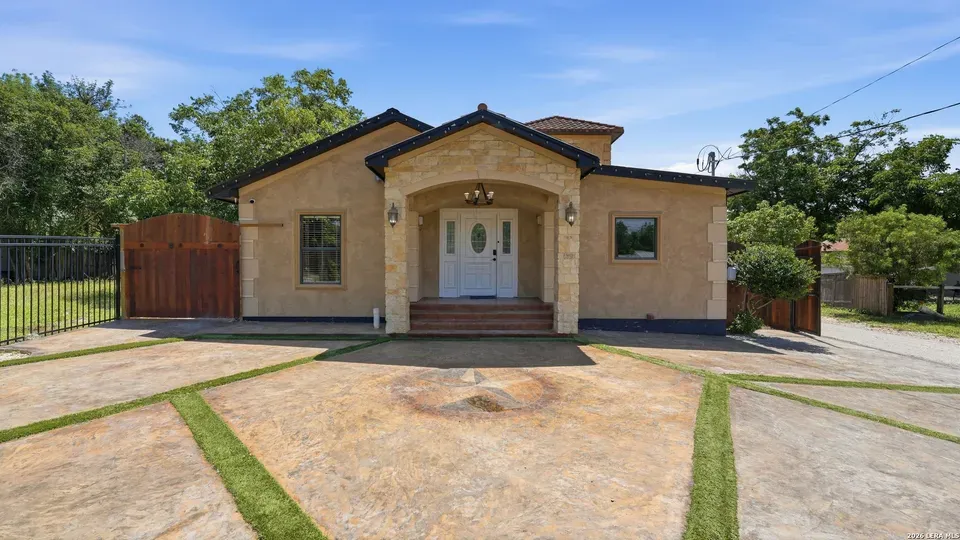 4 Bed 2 Bath Established Contemporary Home in New Braunfels, TX - 3