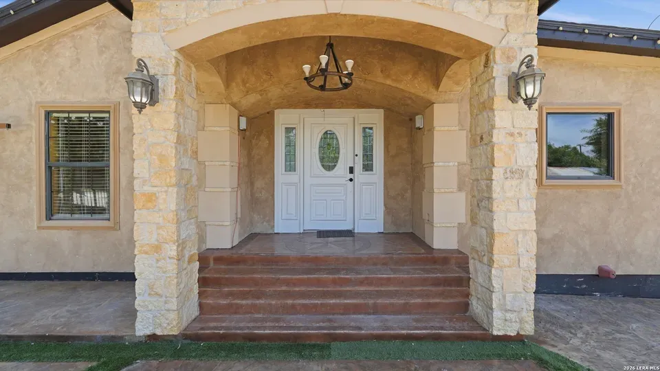 4 Bed 2 Bath Established Contemporary Home in New Braunfels, TX - 4